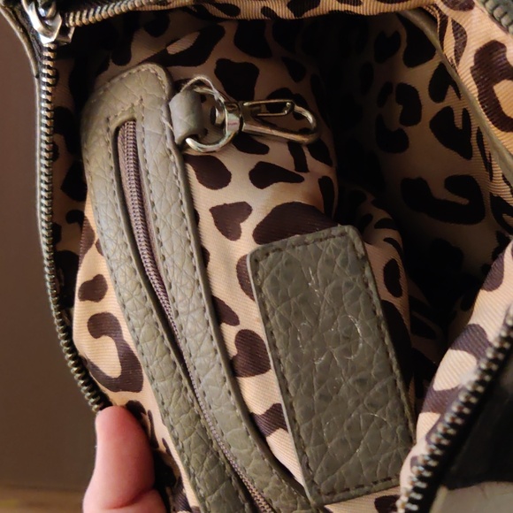 Jessica Simpson Grey and Black Leopard Print Interior Crossbody Bag - Picture 9 of 9
